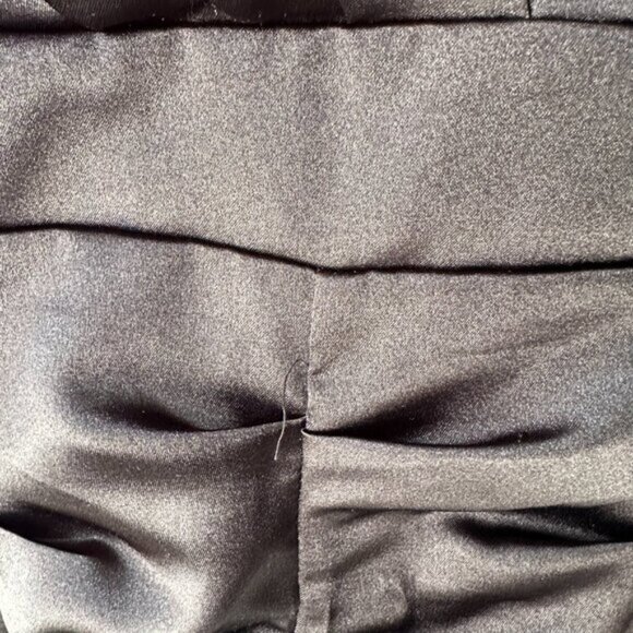 Le Chateau Sleek Black Mini Dress Back Size 11 Ruched Flattering V-Neck LDB Edgy - Picture 6 of 15